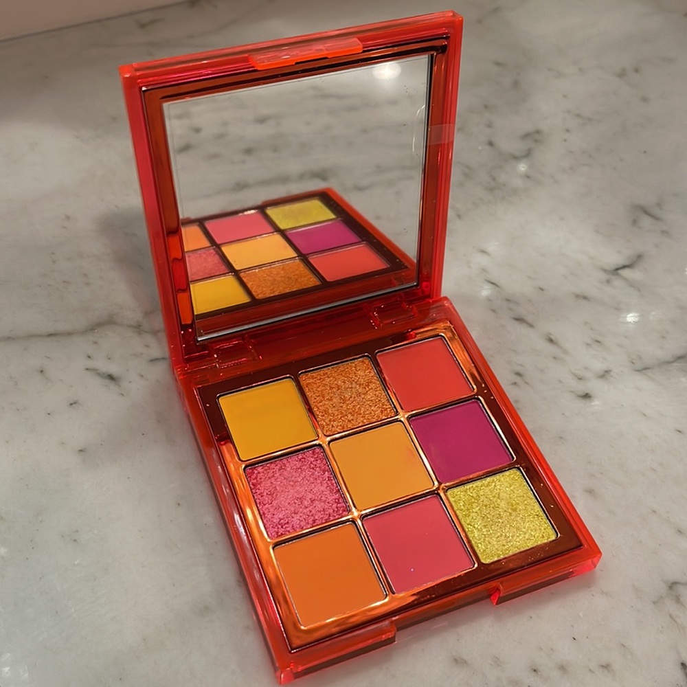 Huda Beaty Neon Pallet